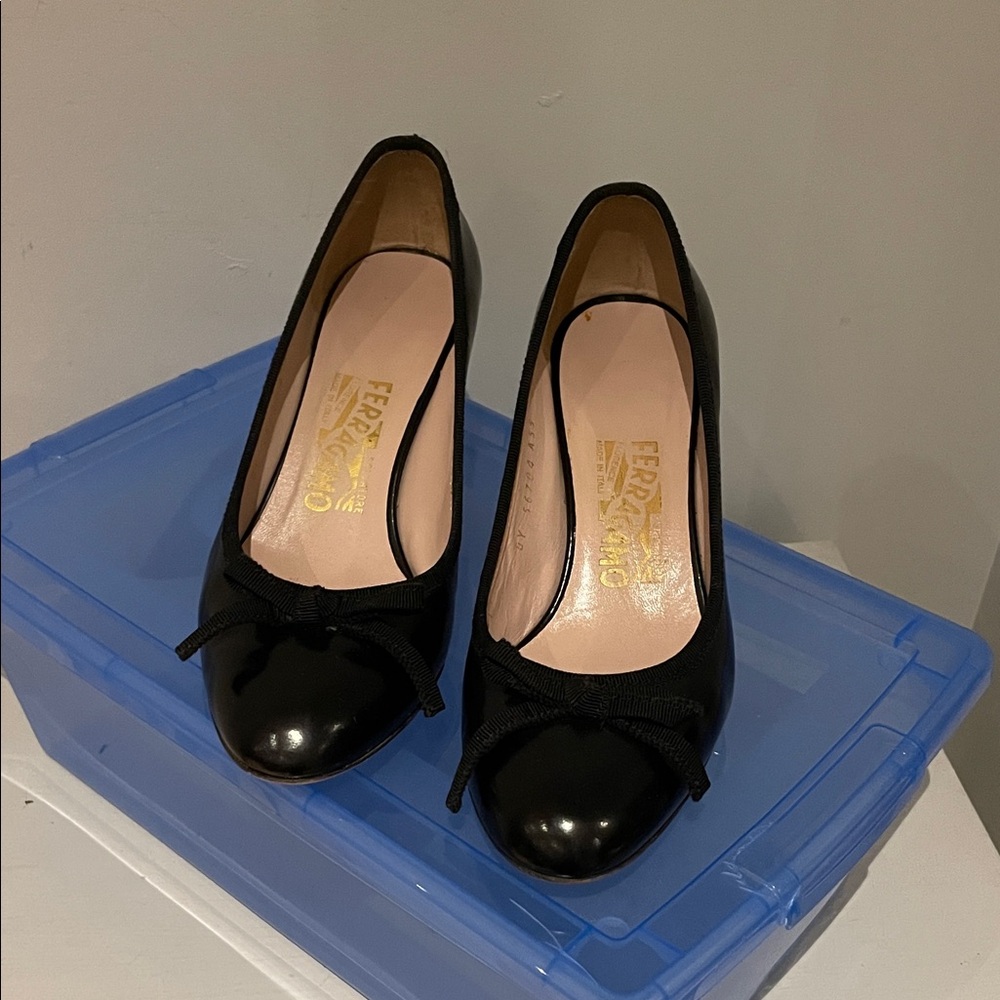 Salvatore Ferragamo Heels - Black - Size 6.5